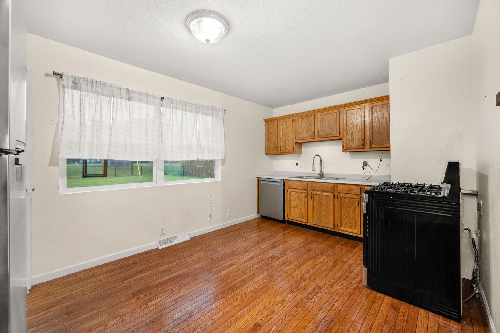 927 Lakeview Drive Rochelle, IL 61068 - Photo 7 of 22 Gallery Image 7