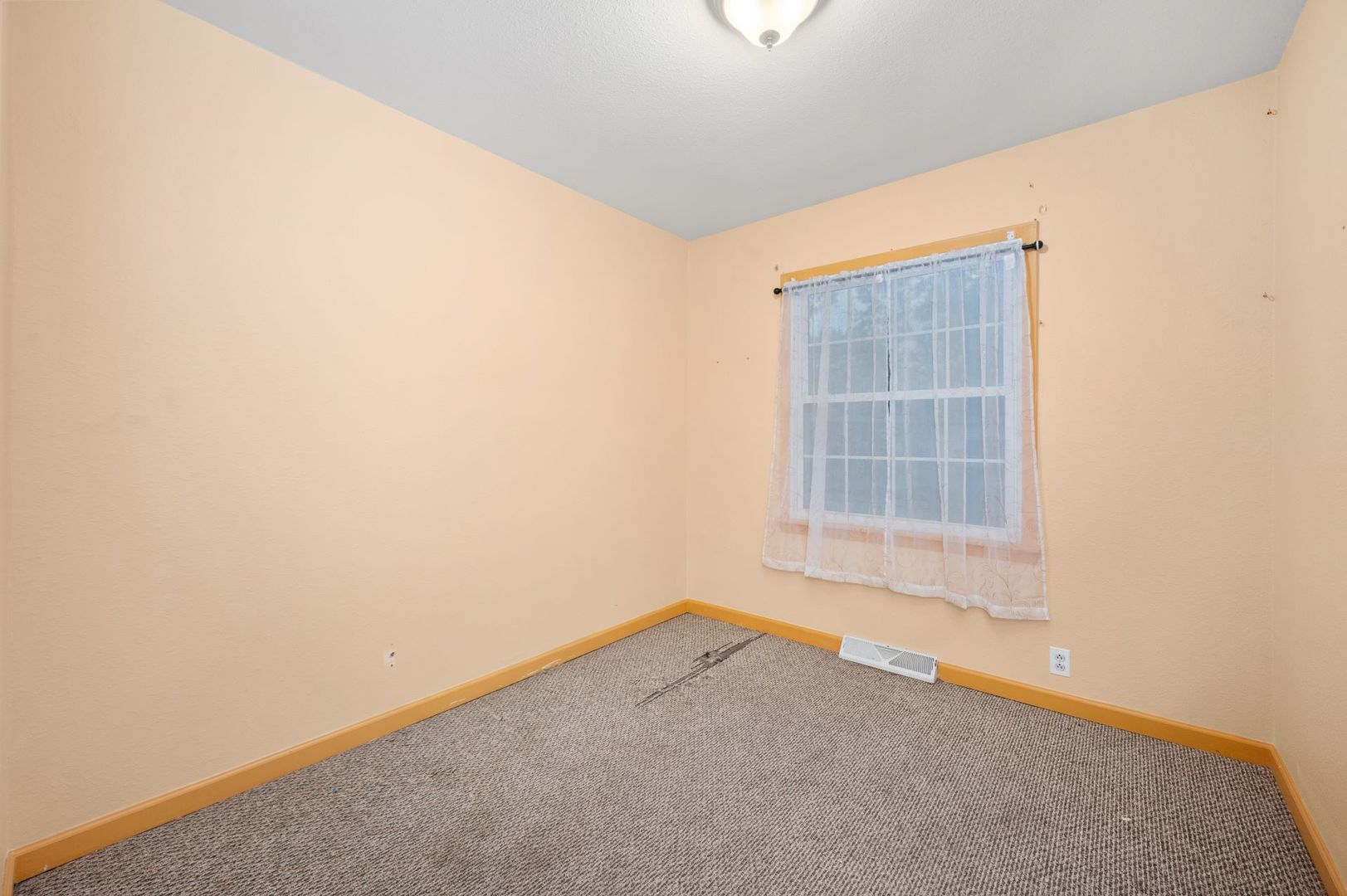 927 Lakeview Drive Rochelle, IL 61068 - Photo 10 of 22 Gallery Image 10