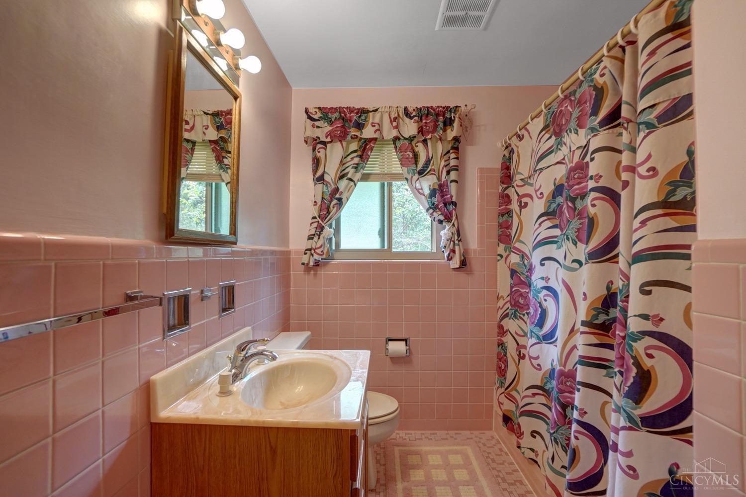 9278 Ranchill Drive Cincinnati, OH 45231 - Photo 16 of 23 Gallery Image 16