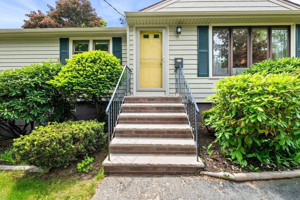 29 Patricia Road Peabody, MA 01960 - Photo 4 of 40