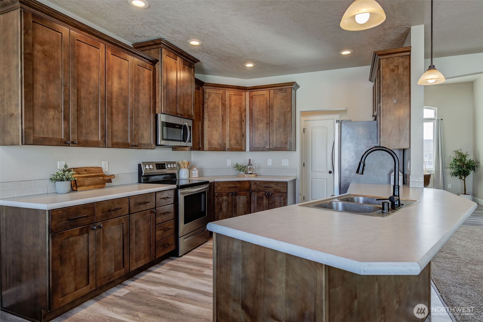 415 R Street Southwest Quincy, WA 98848 - Photo 12 of 33 a kitchen with a sink cabinets and appliances