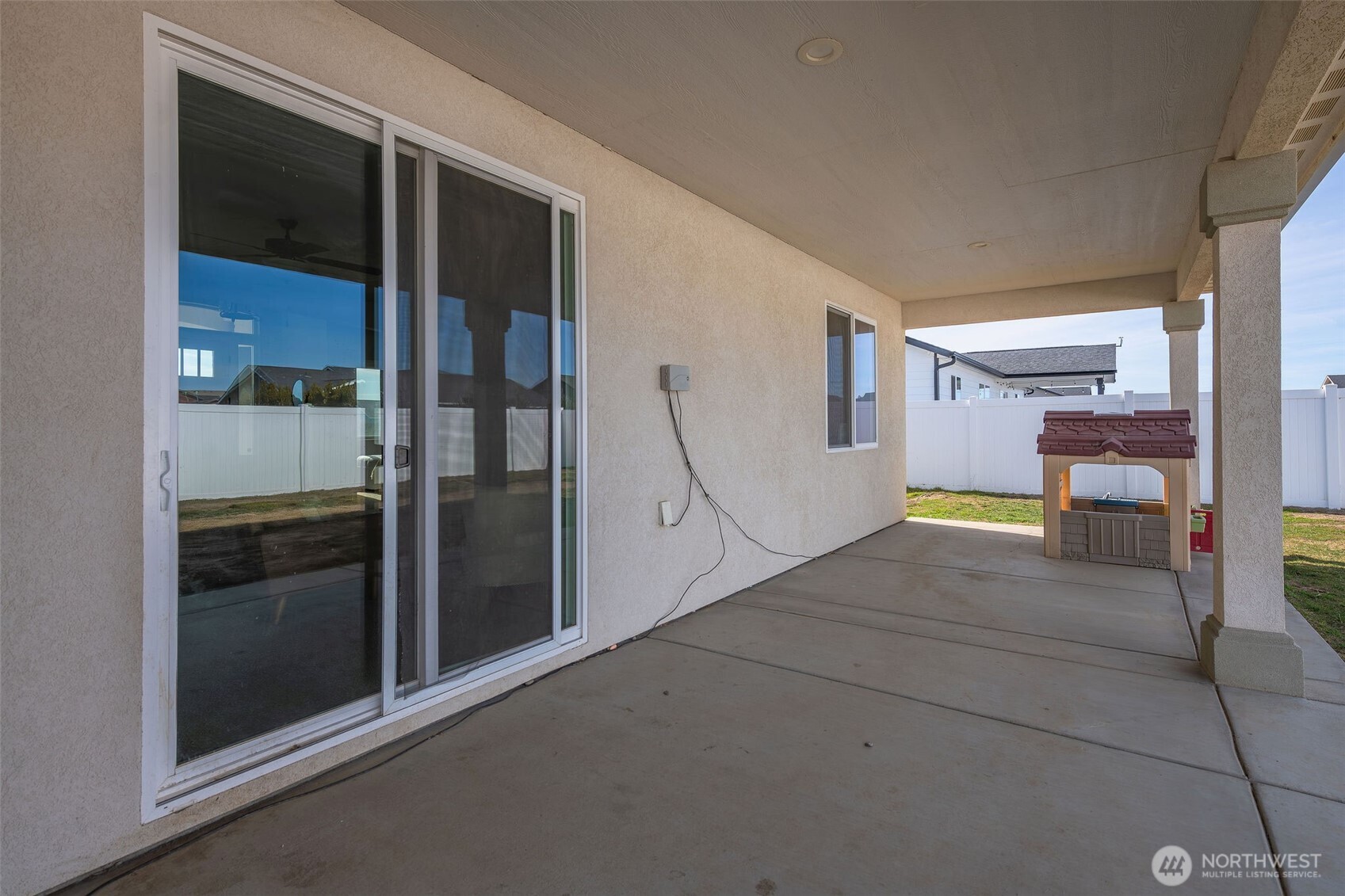 415 R Street Southwest Quincy, WA 98848 - Photo 24 of 33 a view of a hallway view with staircase