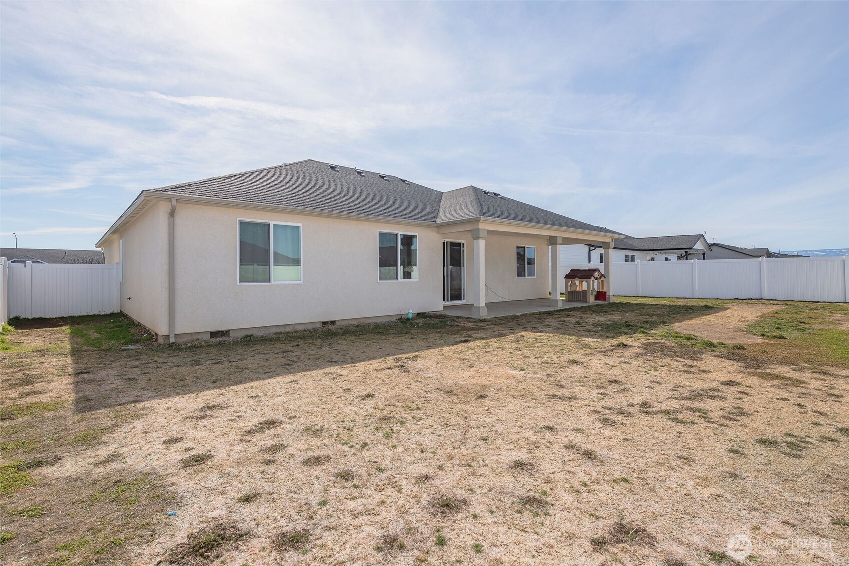 415 R Street Southwest Quincy, WA 98848 - Photo 28 of 33 front view of a house with a yard