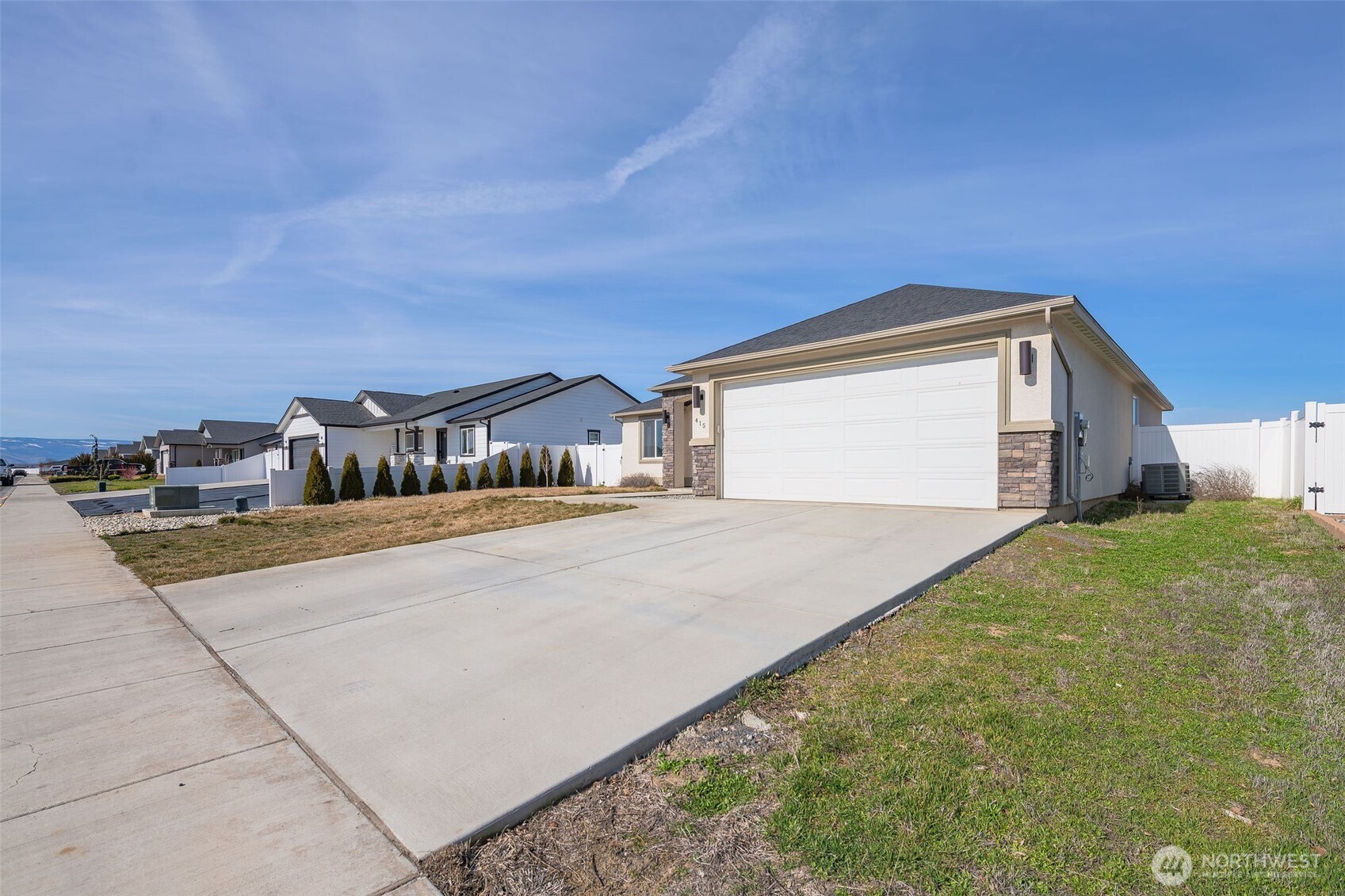 415 R Street Southwest Quincy, WA 98848 - Photo 31 of 33 a front view of house with yard