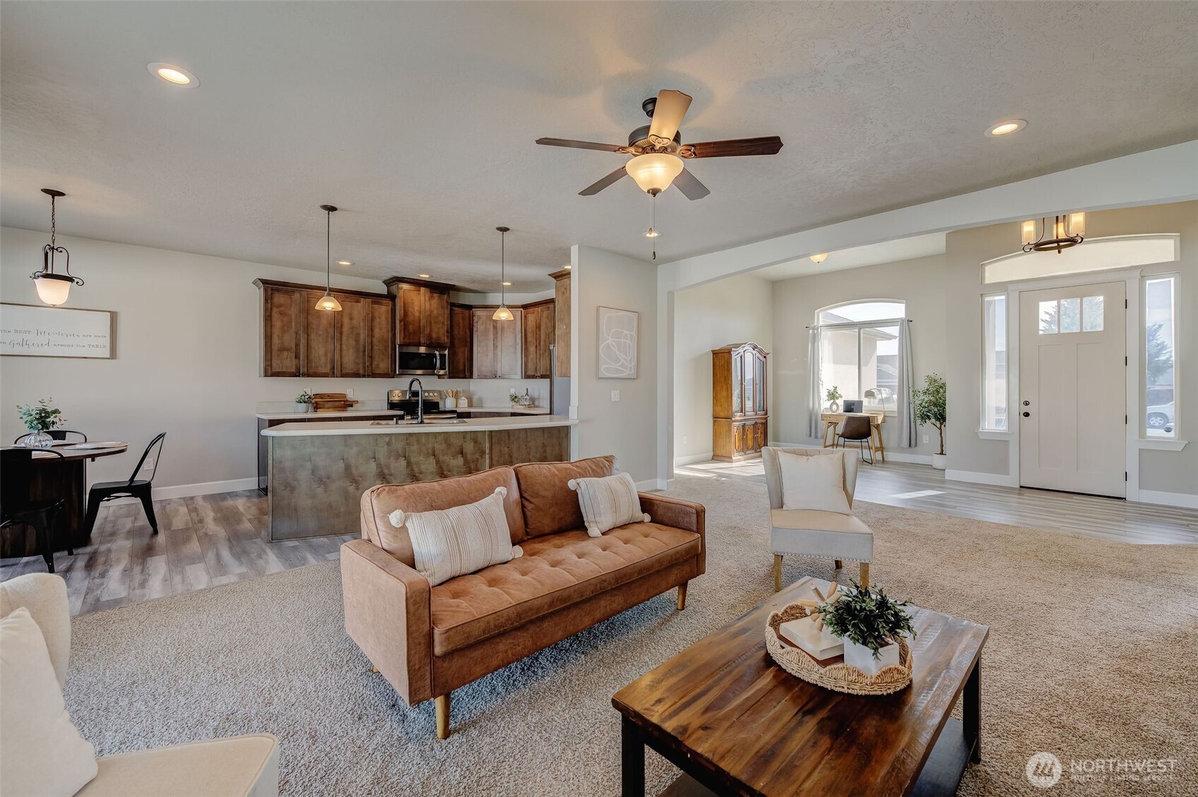 415 R Street Southwest Quincy, WA 98848 - Photo 5 of 33 a view of a livingroom with furniture and a view of kitchen