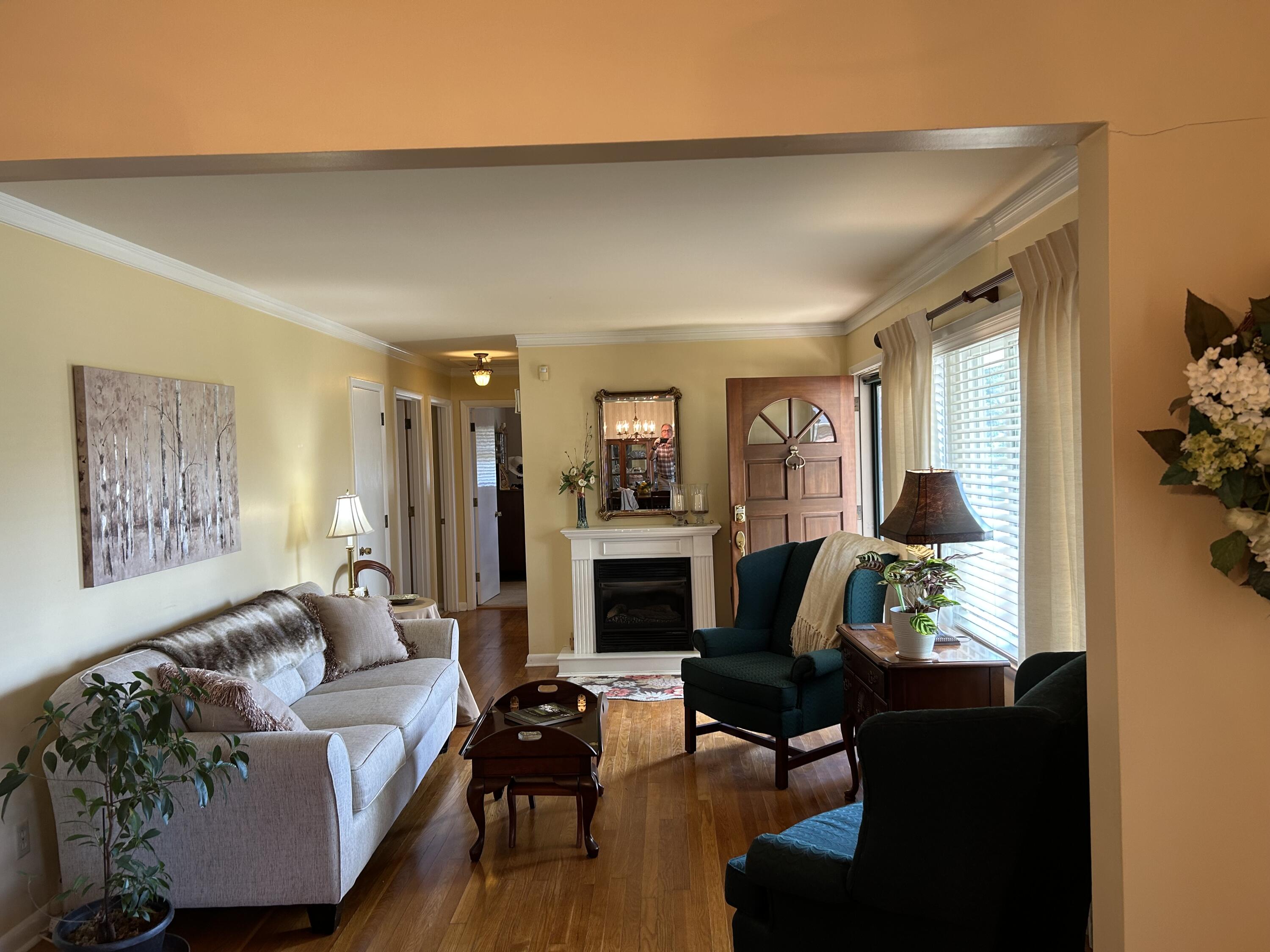 1625 Raleigh Road Lexington, KY 40505 - Photo 6 of 26 IMG_1445