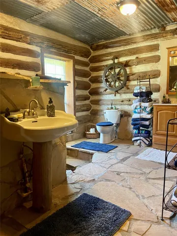 $815,000 | 917 An County Road 3051, Frankston, TX 75763