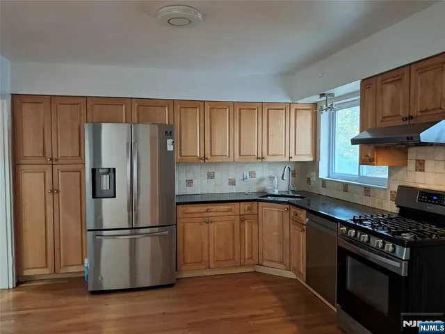 $880,000 | 1005 Harvard Place, Fort Lee, NJ 07024