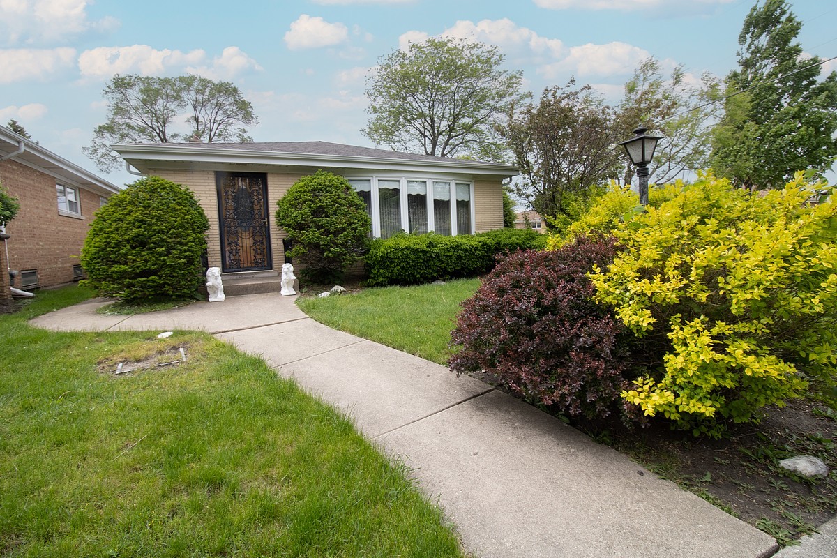 8662 North Merrill Street Niles, IL 60714 - Photo 1 of 27