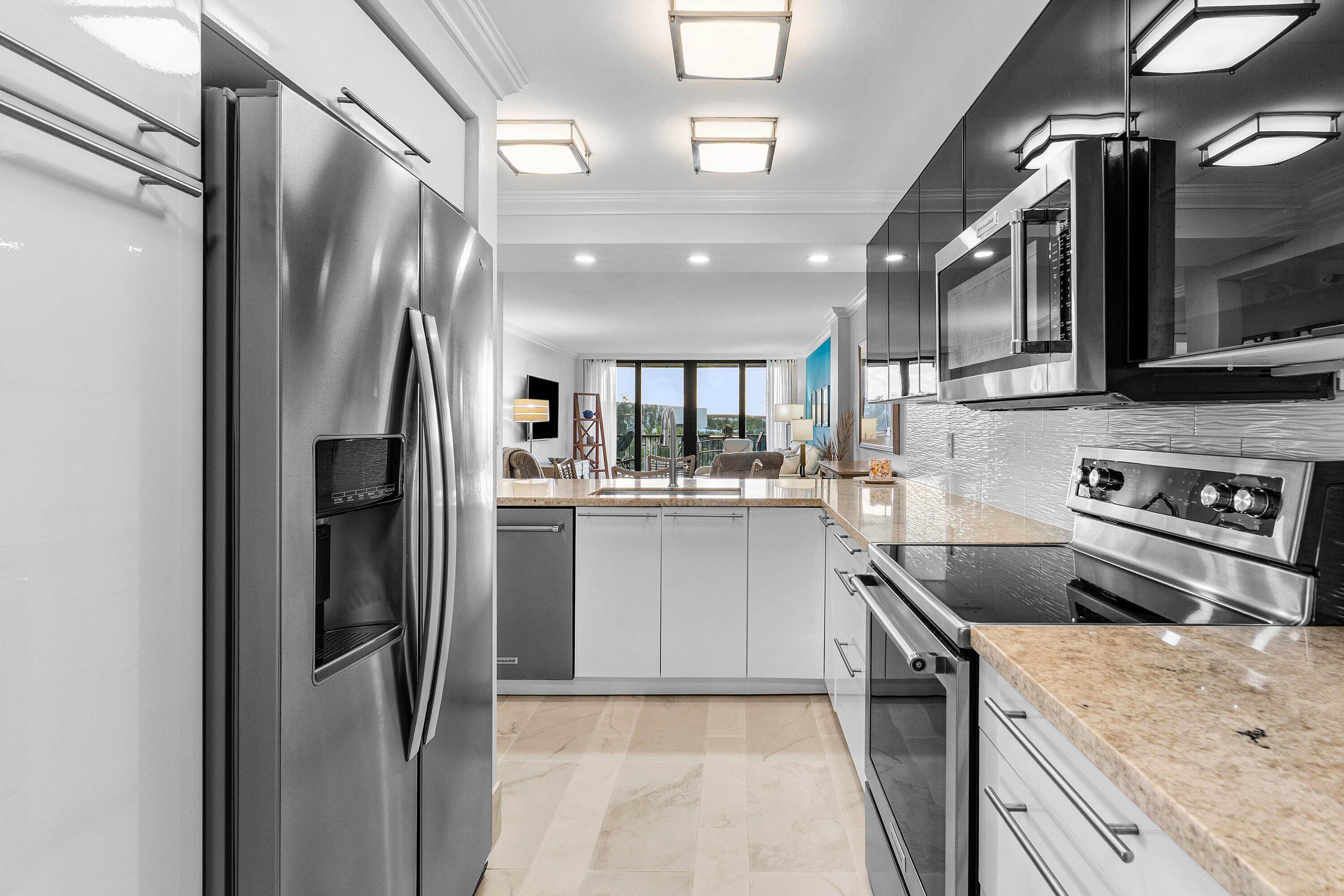 14 Royal Palm Way, Unit 501 Boca Raton, FL 33432 - Photo 9 of 39 007-14RoyalPalmWay-501-BocaRaton-FL-3343