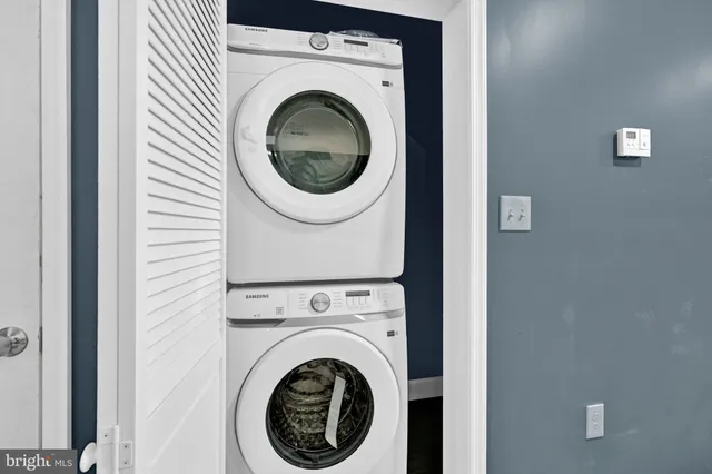 a close up view of a washer and dryer