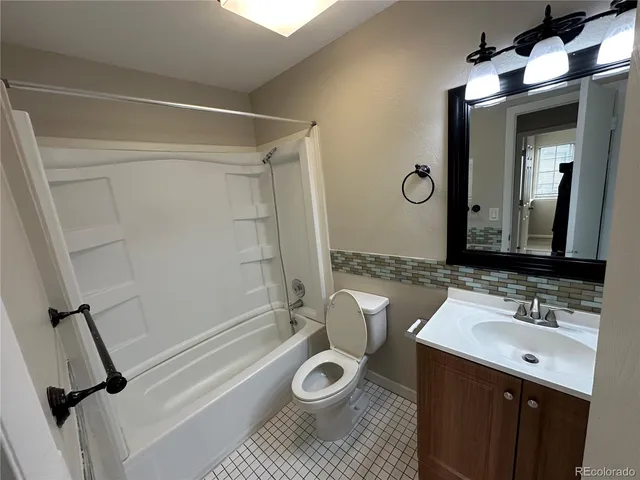 $1,800 | 882 South Uravan Court, Aurora, CO 80017