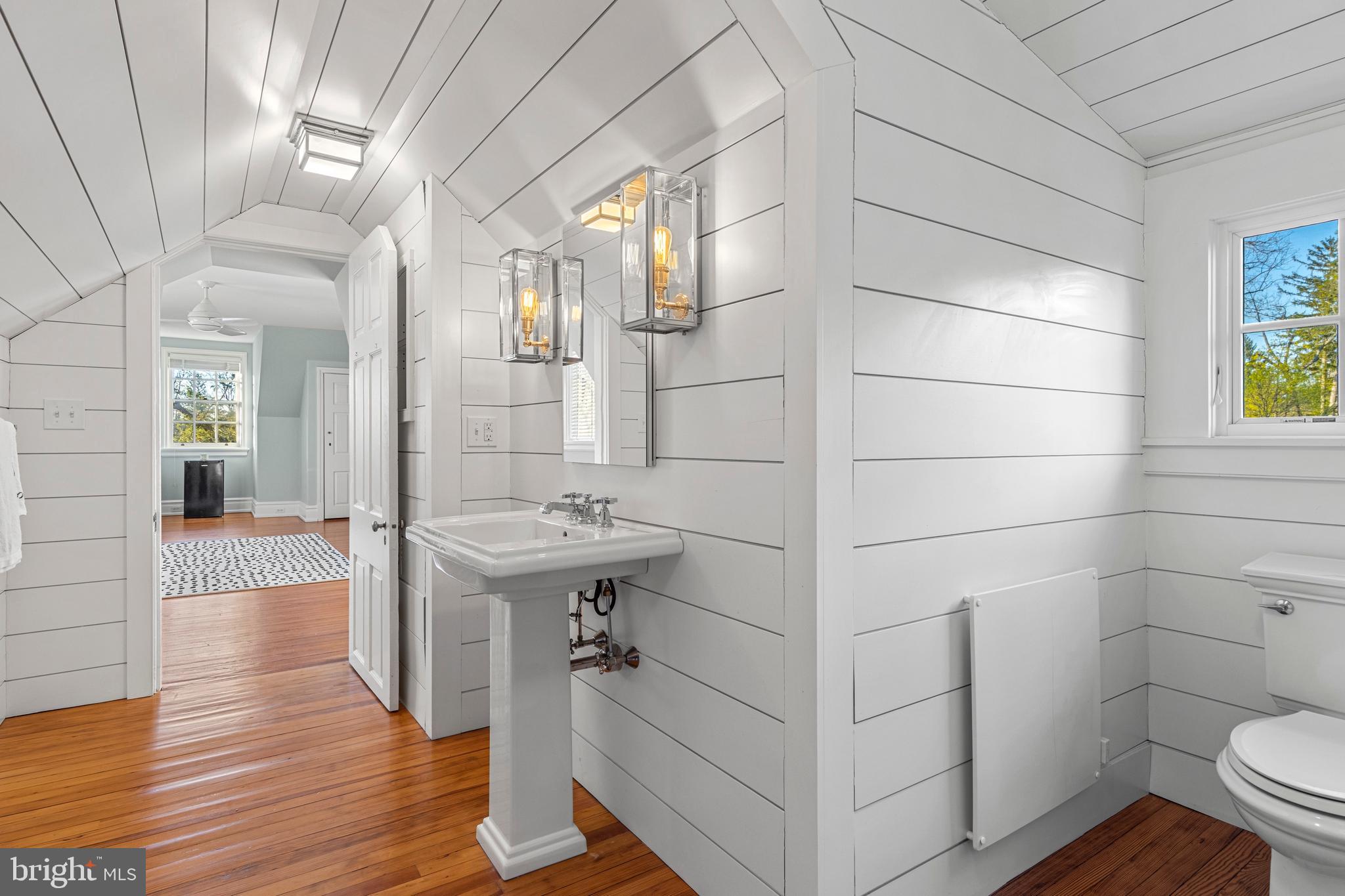 415 South Waterloo Road Devon, PA 19333 - Photo 81 of 127 3rd Floor En-Suite Bath