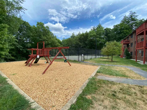 $2,200 | 29 Capron Road, Unit 37, Milford, NH 03055