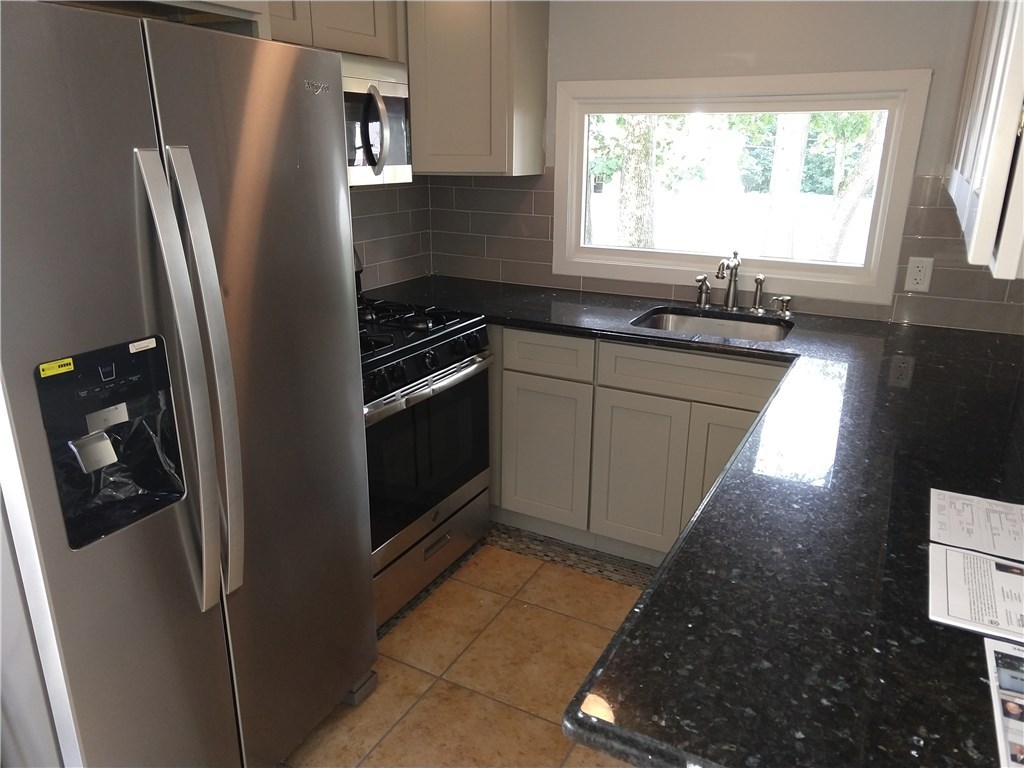 268 Aqueduct Road Cranston, RI 02910 - Photo 14 of 17 Gallery Image 14