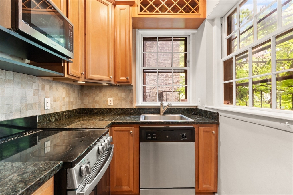 78 Phillips Street, Unit 3 Boston, MA 02114 - Photo 8 of 20