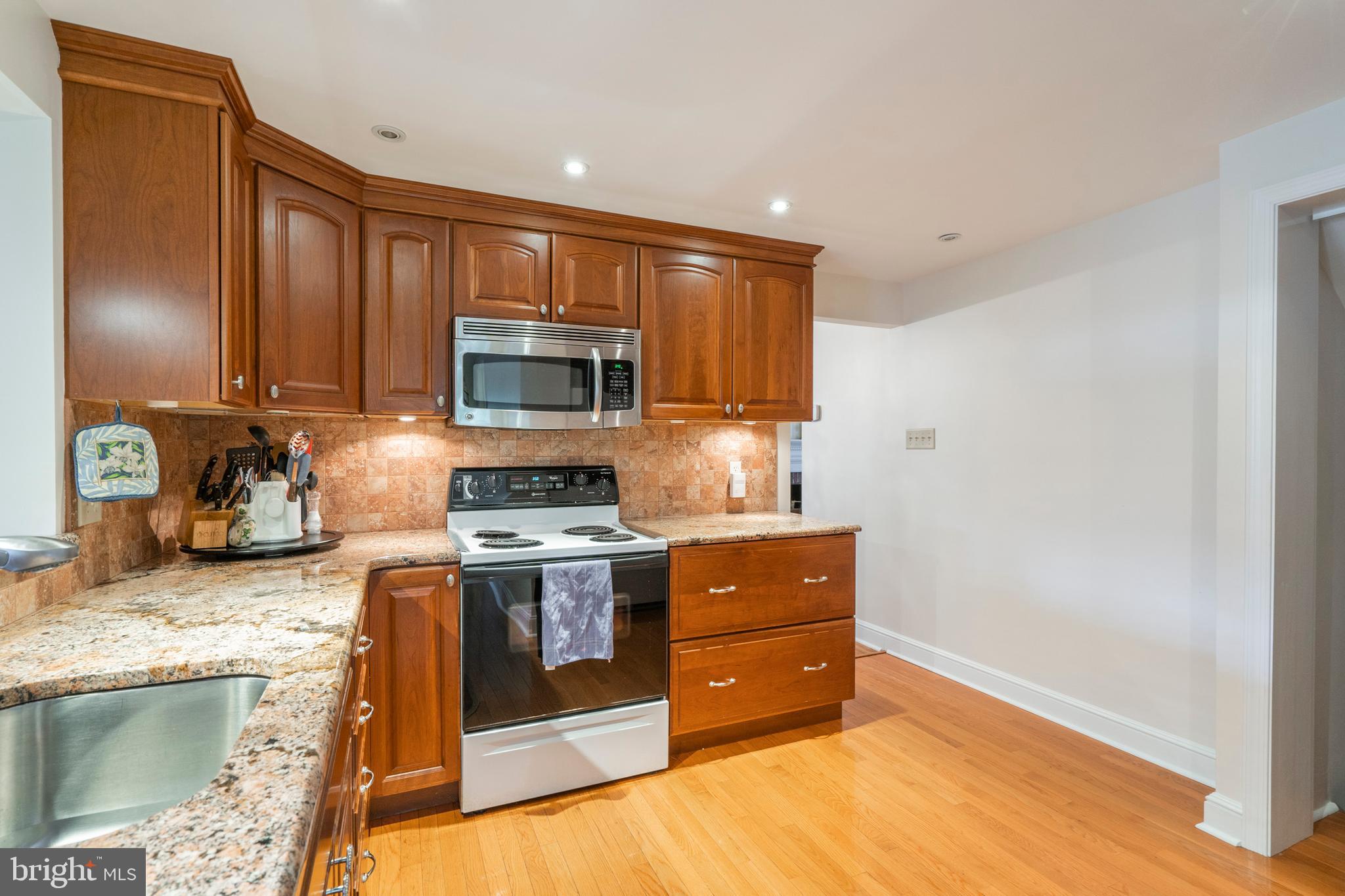 4 Rittenhouse Road Broomall, PA 19008 - Photo 10 of 50 Kitchen 4
