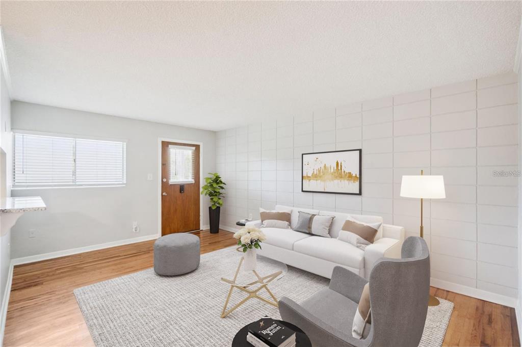 320 Lakeview Street, Unit 213 Orlando, FL 32804 - Photo 4 of 24 a living room with furniture and a lamp