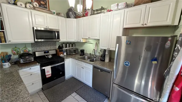 $645,000 | 5118 Lakeview Avenue, Unit 4, Yorba Linda, CA 92886