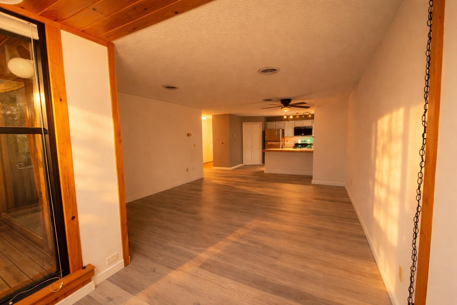 112 Franklin Street, Unit B5 Bangor, ME 04401 - Photo 4 of 24 Warm sunrise in a cozy living room