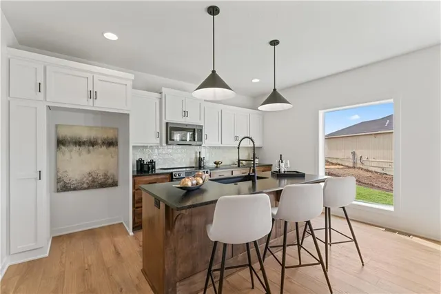 $404,500 | 2004 Southeast Oak Ridge Drive, Oak Grove, MO 64075