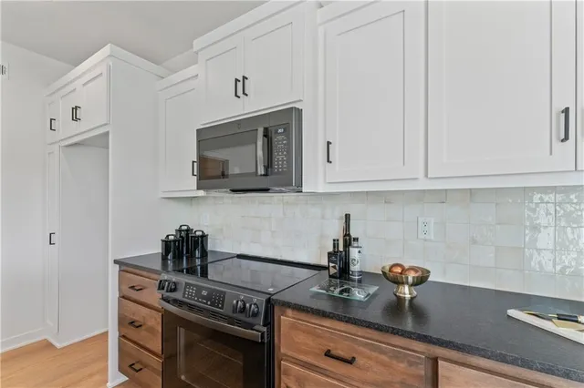 $404,500 | 2004 Southeast Oak Ridge Drive, Oak Grove, MO 64075