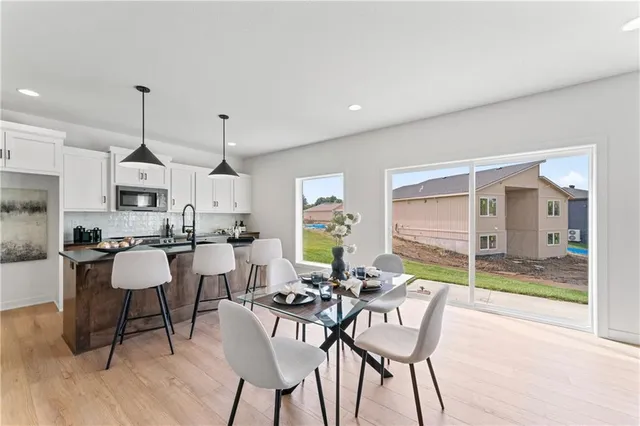 $404,500 | 2004 Southeast Oak Ridge Drive, Oak Grove, MO 64075