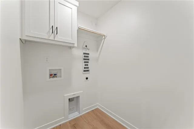 $404,500 | 2004 Southeast Oak Ridge Drive, Oak Grove, MO 64075