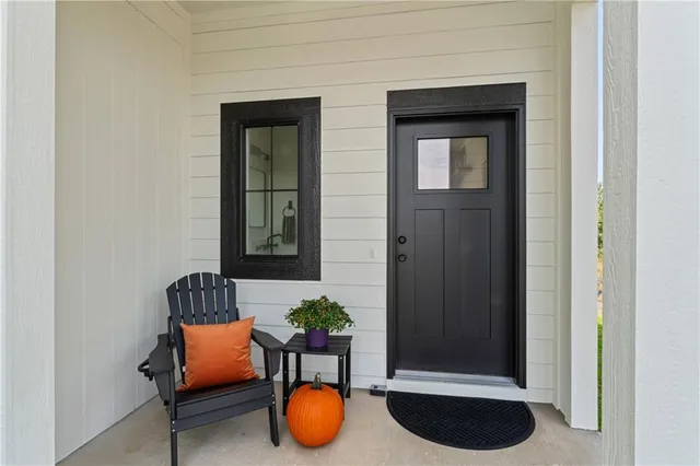 $404,500 | 2004 Southeast Oak Ridge Drive, Oak Grove, MO 64075