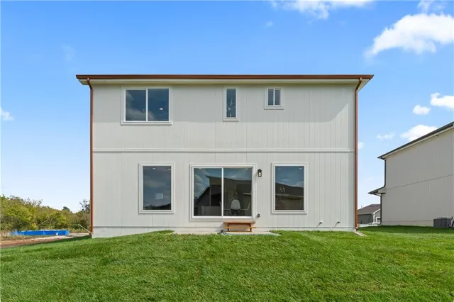 $404,500 | 2004 Southeast Oak Ridge Drive, Oak Grove, MO 64075