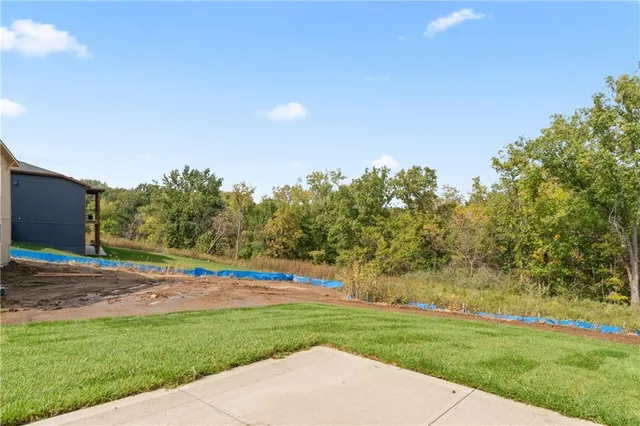 $404,500 | 2004 Southeast Oak Ridge Drive, Oak Grove, MO 64075