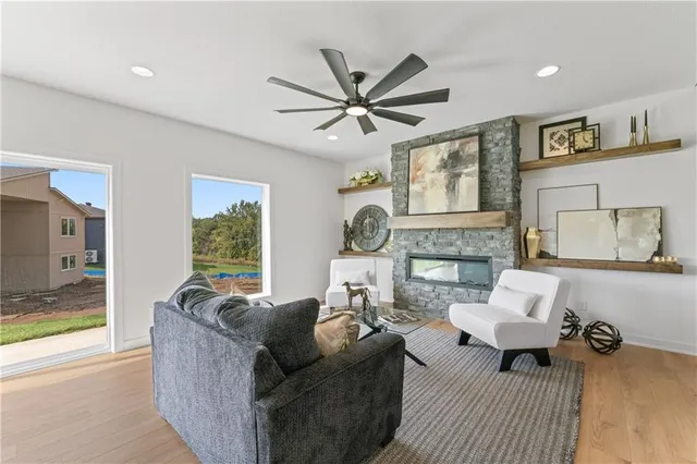 $404,500 | 2004 Southeast Oak Ridge Drive, Oak Grove, MO 64075