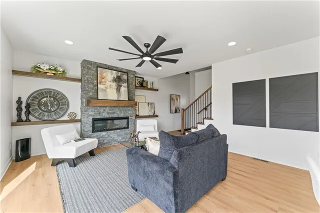 $404,500 | 2004 Southeast Oak Ridge Drive, Oak Grove, MO 64075