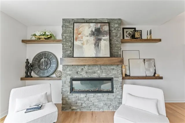 $404,500 | 2004 Southeast Oak Ridge Drive, Oak Grove, MO 64075