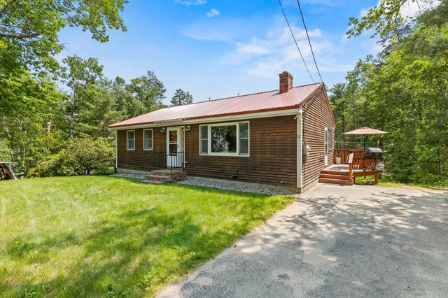 $425,000 | 23 East Eleanor Avenue, Standish, ME 04084