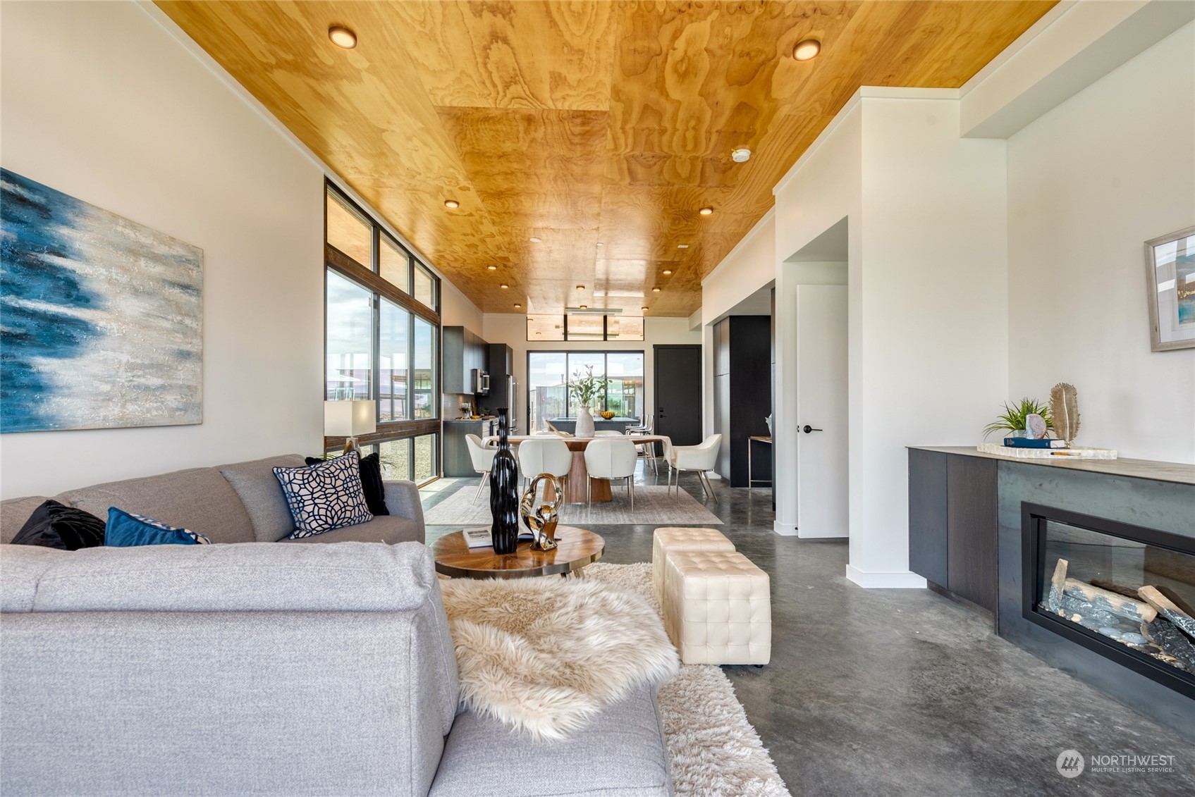 232 (lot 31) Nw Rattlesnake Point Road Quincy, WA 98848 - Photo 17 of 37 a living room with furniture and a fireplace
