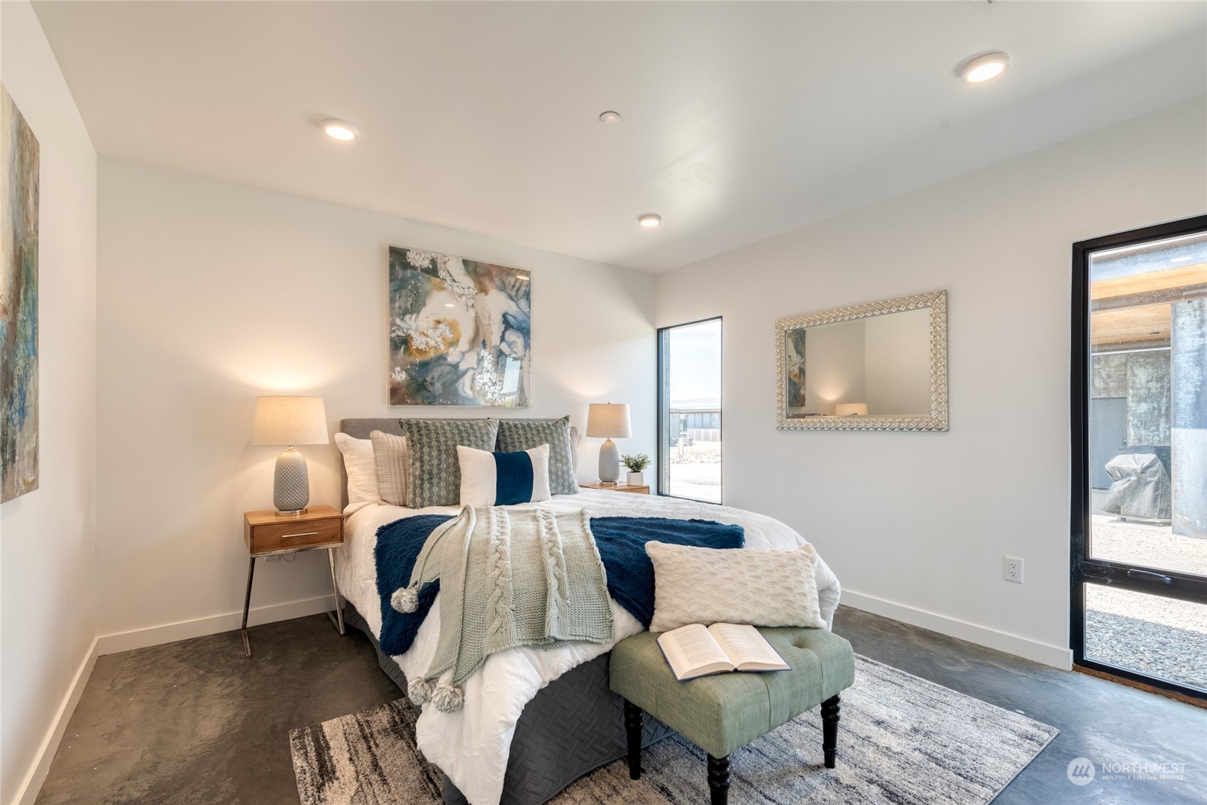 232 (lot 31) Nw Rattlesnake Point Road Quincy, WA 98848 - Photo 21 of 37 a living room with furniture and a window