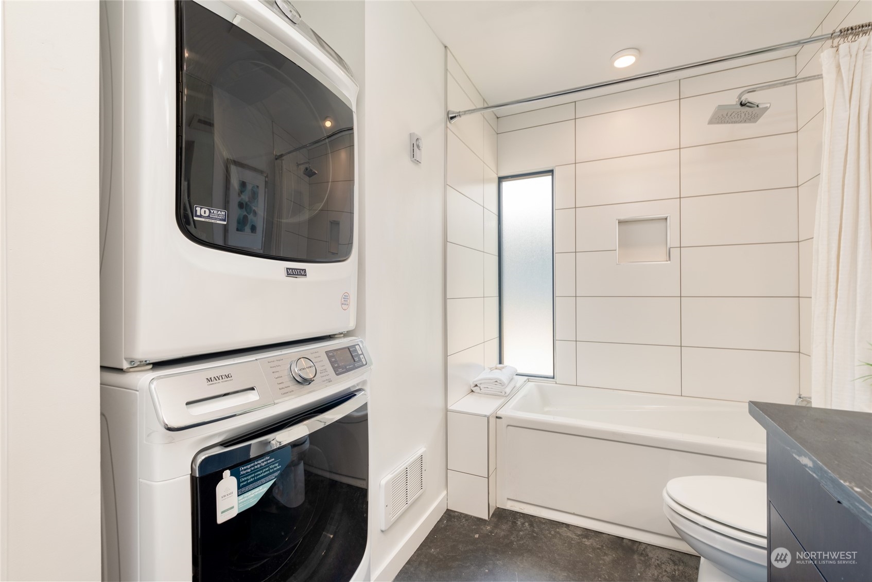 232 (lot 31) Nw Rattlesnake Point Road Quincy, WA 98848 - Photo 23 of 37 a bathroom with a toilet a sink and bathtub