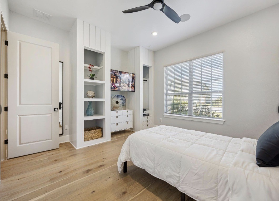 6817 Davenport Divide Road Austin, TX 78738 - Photo 16 of 28 a spacious bedroom with a bed and a window