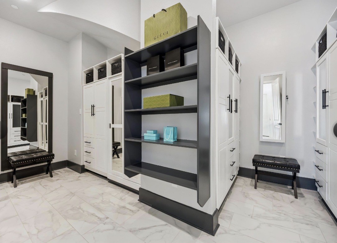 6817 Davenport Divide Road Austin, TX 78738 - Photo 17 of 28 a view of an entryway with furniture