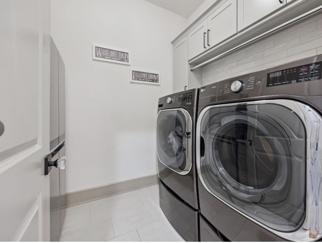 6817 Davenport Divide Road Austin, TX 78738 - Photo 25 of 28 a utility room with dryer and washer