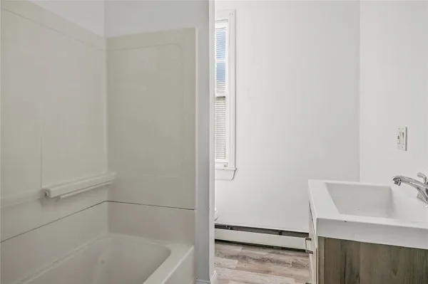 $1,950 | 123 Radcliffe Avenue, Unit 3, Providence, RI 02908