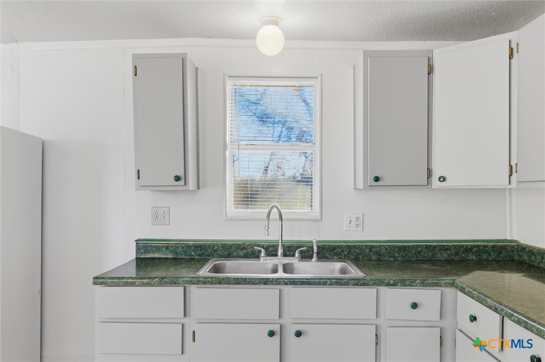 212 Salinas Road San Marcos, TX 78666 - Photo 6 of 12