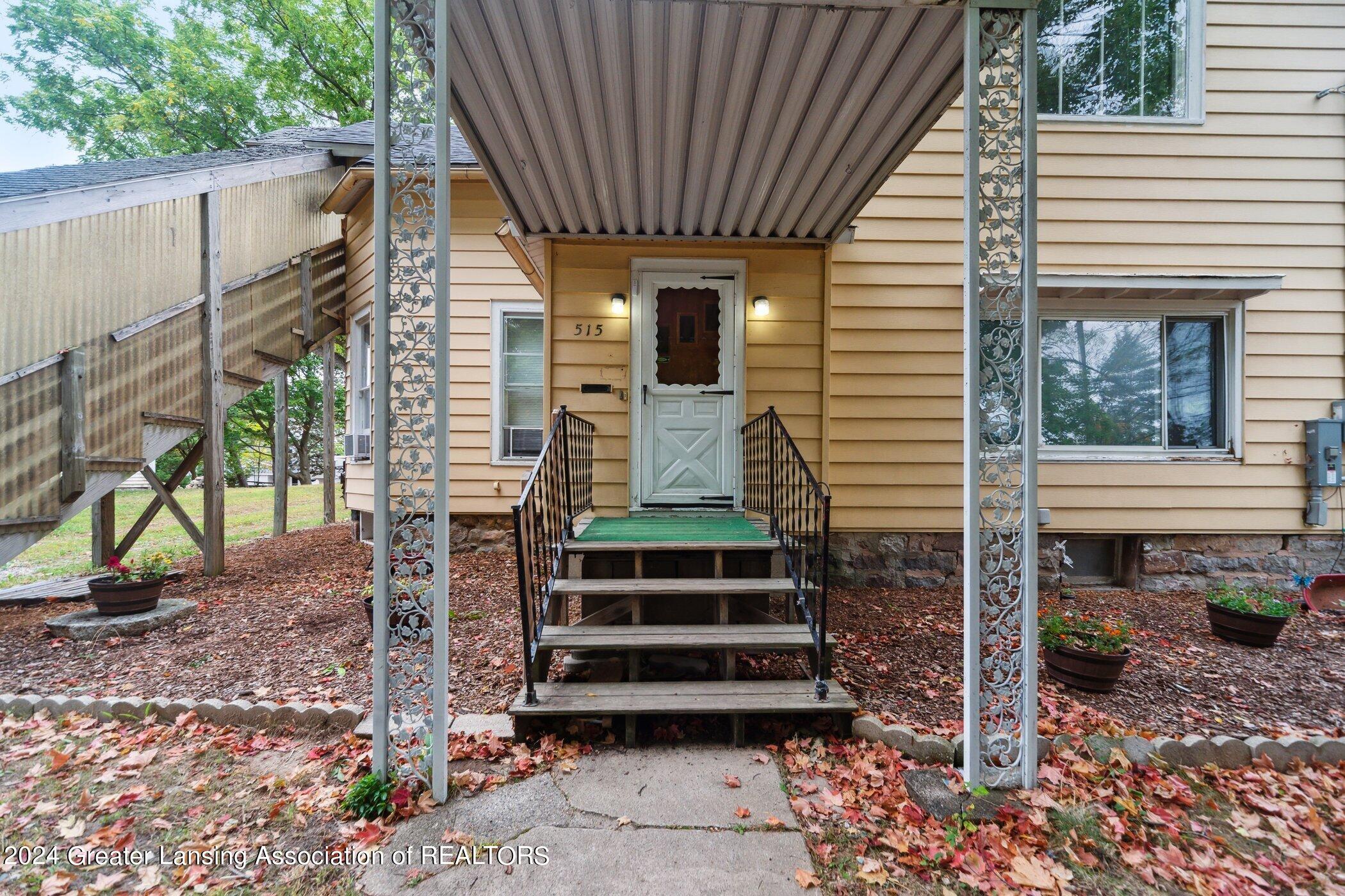 515 North Maple Street Ithaca, MI 48847 - Photo 17 of 34 515-N-Maple-St-Ithaca-MI-48847-WindowSti