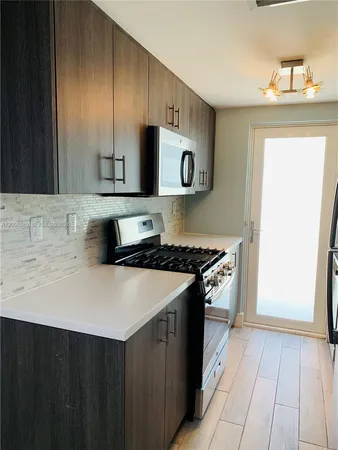 $1,800 | 942 Lenox Avenue, Unit 5, Miami Beach, FL 33139