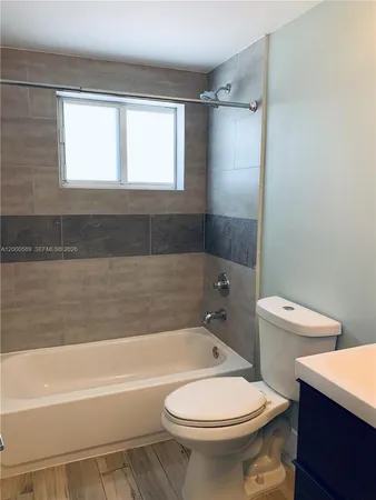 $1,800 | 942 Lenox Avenue, Unit 5, Miami Beach, FL 33139