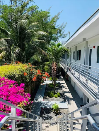 $1,800 | 942 Lenox Avenue, Unit 5, Miami Beach, FL 33139