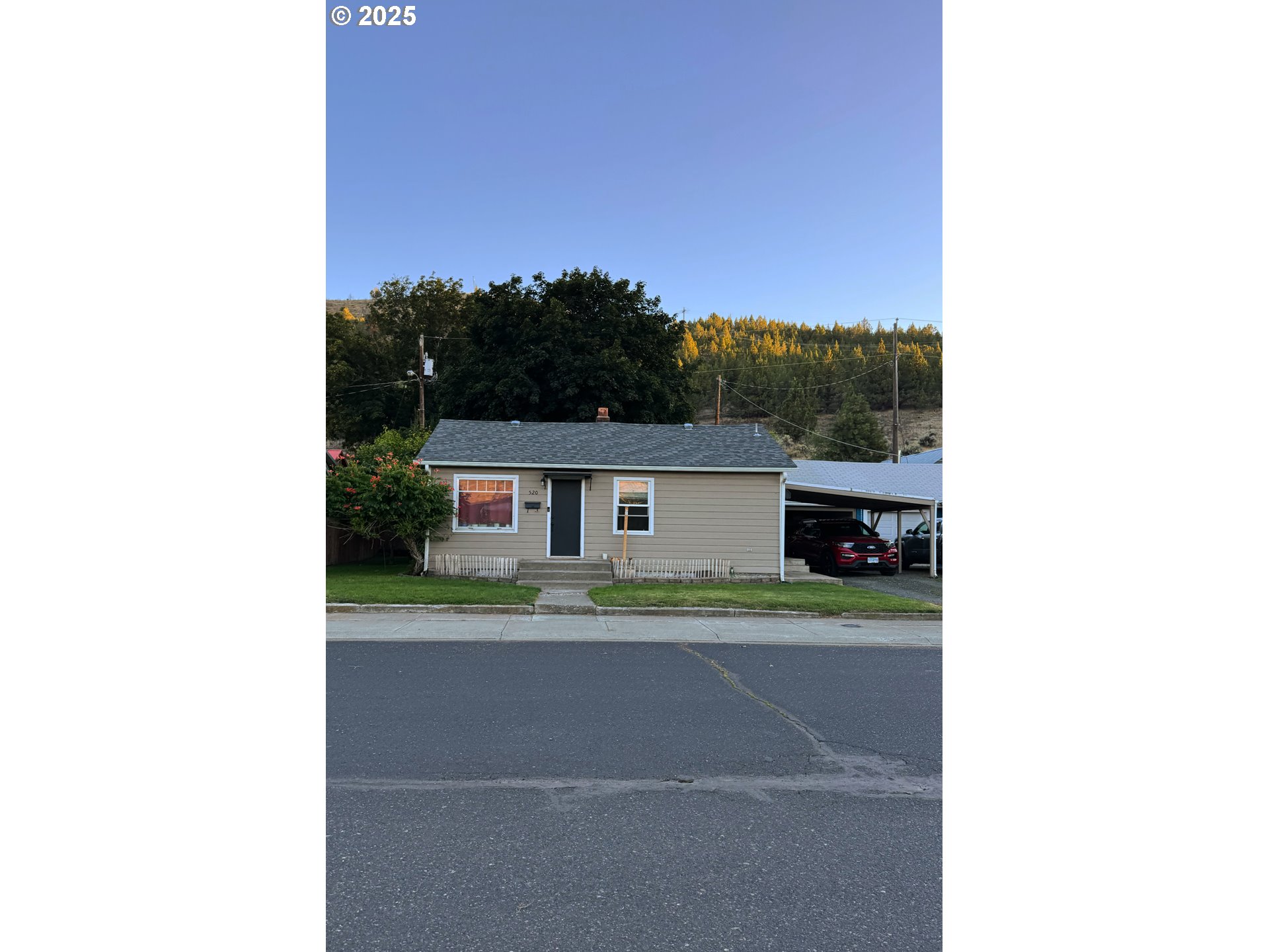 a house view with a outdoor space