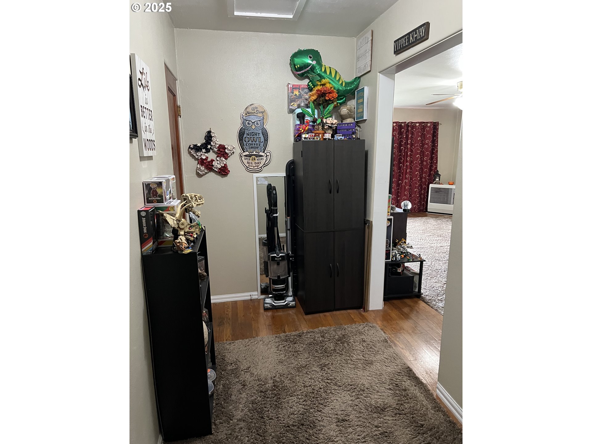 520 Southeast Hillcrest Road John Day, OR 97845 - Photo 7 of 7 a view of a living room