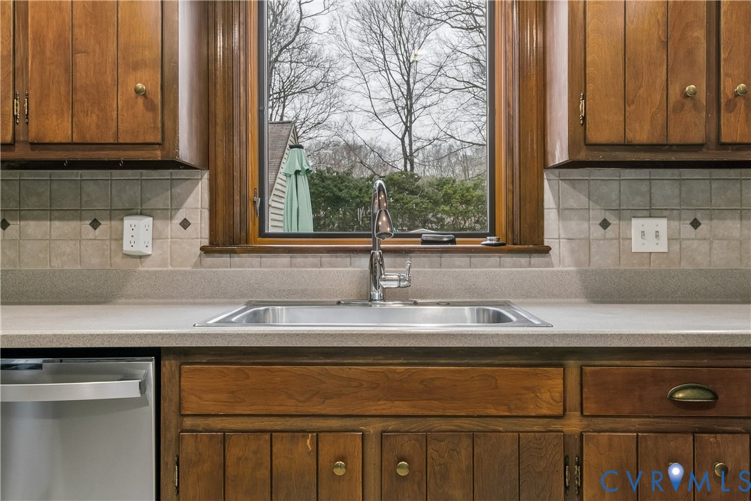 504 Meadowfield Road Yorktown, VA 23692 - Photo 13 of 45